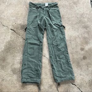 Pull string cargos 🦇